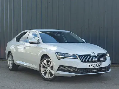 Gebraucht Skoda Superb SE L 150 PS (110 kW) 2021 Weiß Kleinwagen