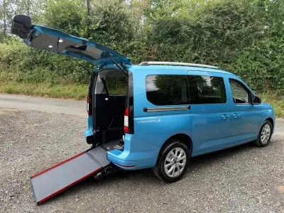 Used Ford Grand Tourneo Connect Titanium 122 HP (89 kW) 2025 Blue MPV