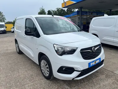 Used Vauxhall Combo drive 100 HP (73 kW) 2023 White MPV