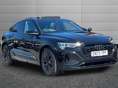 Używany Audi Q8 e-tron Comfort 300 kW (408 KM) 2024 Czarny SUV