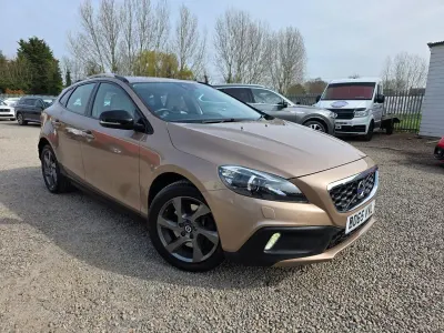 Usado Volvo V40 2015 Marrón Utilitario
