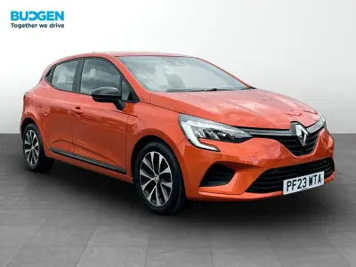 Used Renault Clio Evolution 90 HP (66 kW) 2023 Orange Hatchback