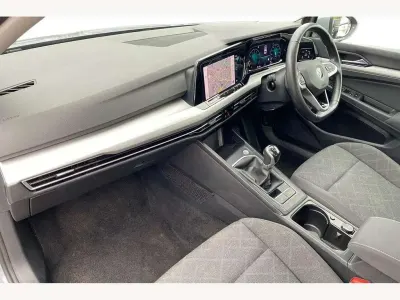 Gebraucht VW Golf VIII Life 130 PS (95 kW) 2022 Grau Kleinwagen
