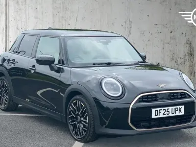 Usado Mini Cooper Hatch 113 kW (154 HP) 2025 Preto Citadino