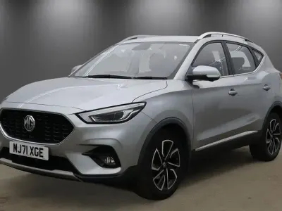 Używany MG ZS Exclusive 106 KM (77 kW) 2021 Srebrny SUV