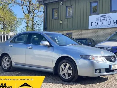 Używany Honda Accord Executive 155 KM (114 kW) 2004 Srebrny Sedan/Limuzyna