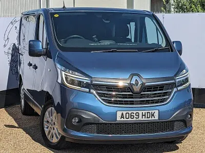 Used Renault Trafic 2019 Blue MPV