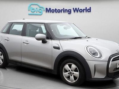 Usado Mini Cooper Classic 136 HP (100 kW) 2022 Prateado Citadino