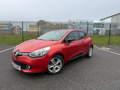 Usado Renault Clio IV Dynamique 75 HP (55 kW) 2013 Vermelho Citadino