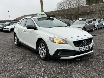 Begagnad Volvo V40 SE 115 HK (84 kW) 2015 Vit Halvkombi