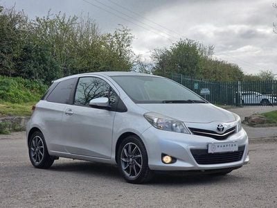 Used Toyota Yaris Trend 99 HP (72 kW) 2013 Silver Hatchback