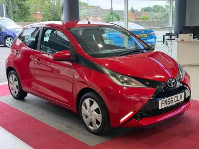 Used Toyota Aygo X-play 68 HP (50 kW) 2016 Red Hatchback