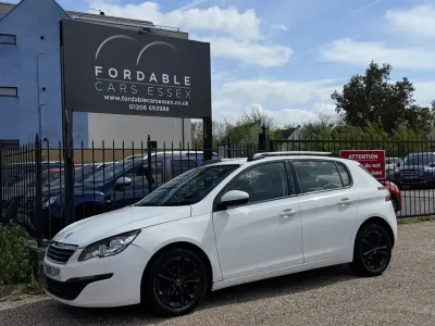 Usado Peugeot 308 Access 100 HP (73 kW) 2016 Branco Citadino