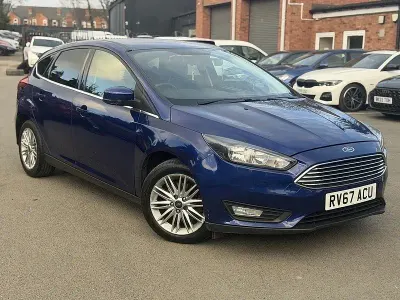 Usado Ford Focus Zetec 125 HP (91 kW) 2017 Azul Citadino
