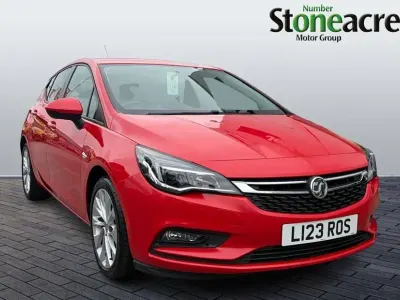 Usado Vauxhall Astra S 105 CV (77 kW) 2018 Rojo Utilitario