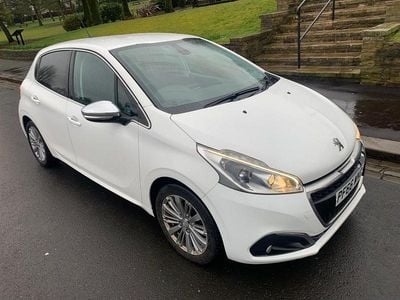 Used Peugeot 208 Allure 2016 White Hatchback