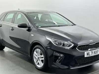 Usado Kia Ceed 136 HP (100 kW) 2021 Preto Citadino