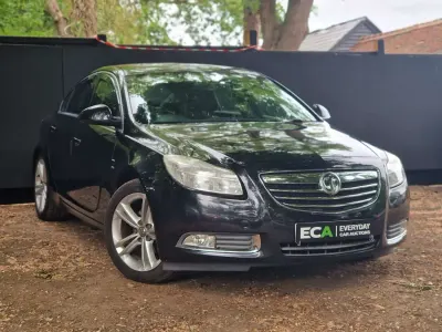 Usado Vauxhall Insignia SRi 2011 Negro Utilitario