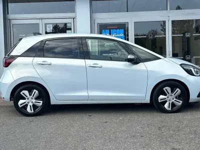 Used Honda Jazz Hybrid 109 HP (80 kW) 2020 White Hatchback
