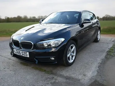 Begagnad BMW 116 Efficient Dynamics 2016 Svart Halvkombi