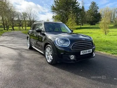 Begagnad Mini Cooper Exclusive 2019 Svart Halvkombi