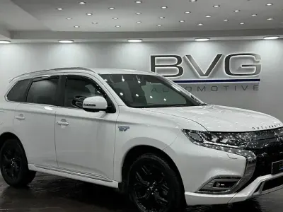 Used Mitsubishi Outlander P-HEV 177 HP (130 kW) 2018 White Estate