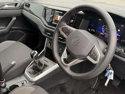 Used VW Polo Life 80 HP (58 kW) 2025 Pure white Hatchback