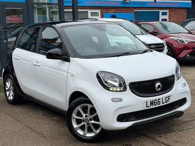 Used Smart ForFour Passion 71 HP (52 kW) 2016 White Hatchback