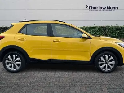 Begagnad Kia Stonic 99 HK (72 kW) 2023 Gul SUV
