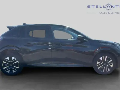 Nouă Peugeot 208 Allure 99 CP (72 kW) 2026 Negru Hatchback