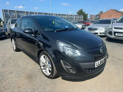 Usado Vauxhall Corsa Edition 100 HP (73 kW) 2014 Preto Citadino