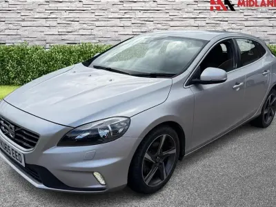 Used Volvo V40 R-Design 120 HP (88 kW) 2015 Silver Hatchback