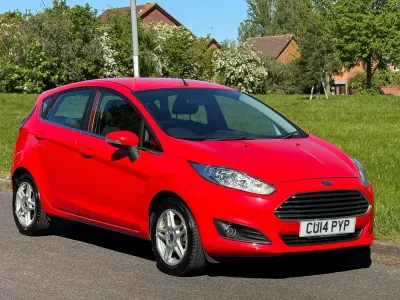 Usado Ford Fiesta Zetec 2014 Rojo Utilitario