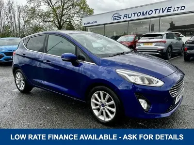 Begagnad Ford Fiesta Titanium 100 HK (73 kW) 2017 Blå Halvkombi