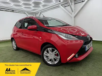 Gebraucht Toyota Aygo x-press 68 PS (50 kW) 2016 Rot Kleinwagen