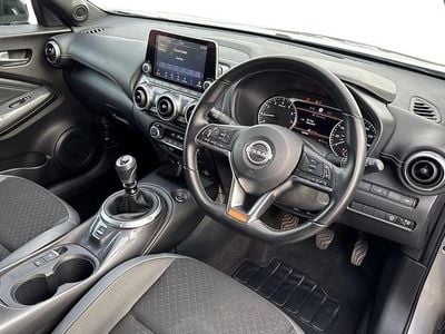 Used Nissan Juke N-Connecta 114 HP (83 kW) 2024 Silver SUV