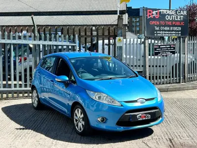 Second-hand Ford Fiesta Zetec 2010 Albastru Hatchback