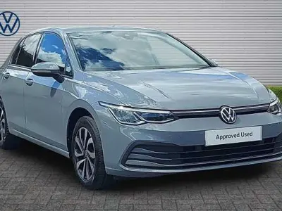 Usado VW Golf VIII Active 110 CV (80 kW) 2022 Gris Utilitario