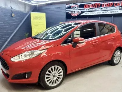 Used Ford Fiesta Titanium 125 HP (91 kW) 2015 Red Hatchback