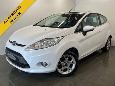 Used Ford Fiesta Zetec 82 HP (60 kW) 2012 White Hatchback