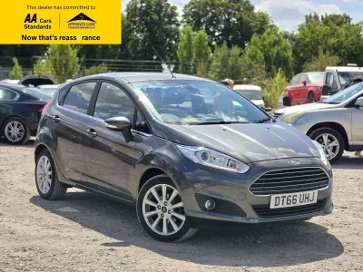 Used Ford Fiesta Titanium 100 HP (73 kW) 2017 Grey Hatchback
