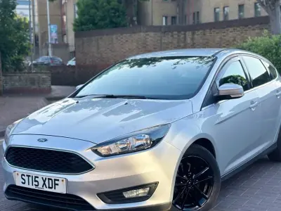 Gebraucht Ford Focus Zetec 2015 Silber Kleinwagen
