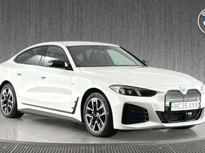 Begagnad BMW i4 Shadowline 400 kW (544 HK) 2025 Vit Sedan