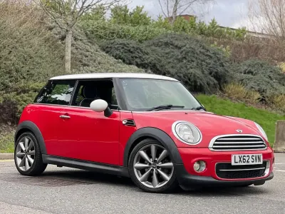 Usado Mini Cooper D Hatch 2012 Vermelho Citadino