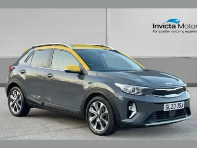 Usado Kia Stonic 99 HP (72 kW) 2023 Cinzento SUV