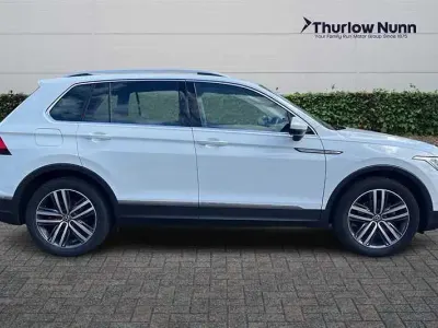 Second-hand VW Tiguan Elegance 150 CP (110 kW) 2022 Alb SUV