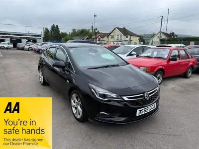 Usado Vauxhall Astra SRi 150 CV (110 kW) 2019 Negro Utilitario