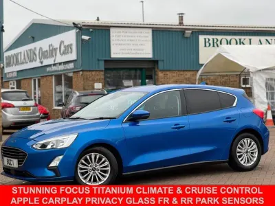 Begagnad Ford Focus Titanium 125 HK (91 kW) 2019 Blå Halvkombi