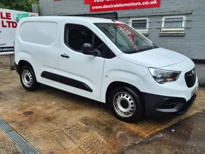 Used Vauxhall Combo Edition 100 HP (73 kW) 2019 White MPV