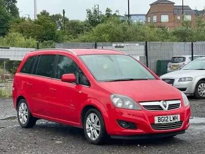 Used Vauxhall Zafira Design Edition 115 HP (84 kW) 2012 Red MPV